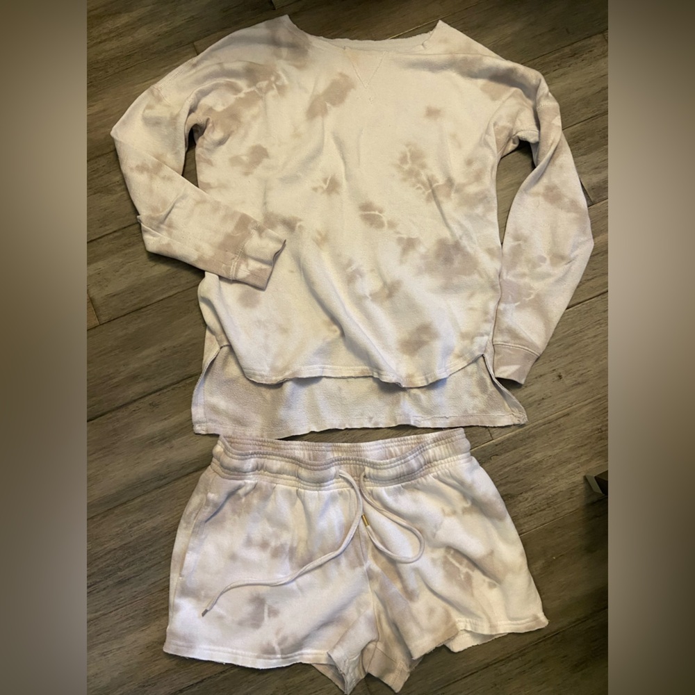 Free press tie dye/marbled PJ set shorts and long sleeve top-M - Picture 2 of 3
